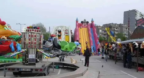 Майки в паника заради спиране на тока на атракциони в Русе Майки в паника заради спиране на тока на атракциони в Русе