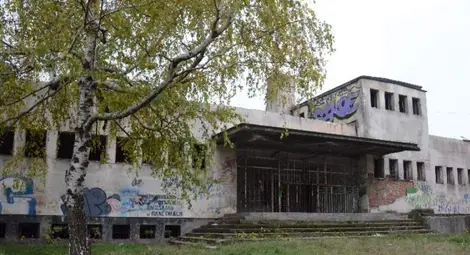 Евангелистите вече имат конкурент за бившата баня в &bdquo;Дружба&ldquo;