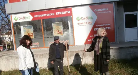 Круша попълни живата колекция плодни дръвчета пред галерията