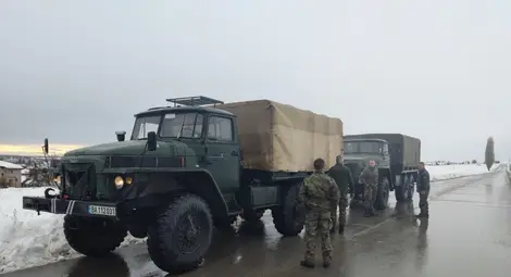 Армията помага на бедстващата община Две могили