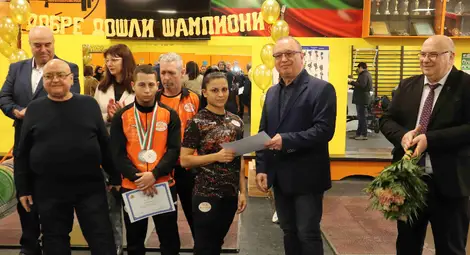 ТСК Русе посрещна тържествено Ангел Русев и останалите си звезди, участвали в европейското пъ вдигане на тежести