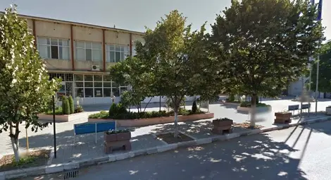 Спешен ремонт спира улягането на кметството в Мартен