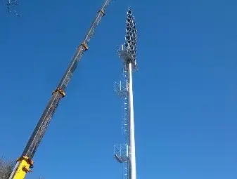 Качиха прожекторите и на втория стълб за осветление на Градския