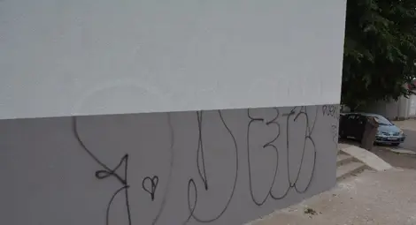 Прясно санираният блок &bdquo;Пловдив&ldquo; нападнат от нощни вандали