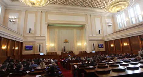 Валери Симеонов разяснява пред НС кадровата политика на управляващите