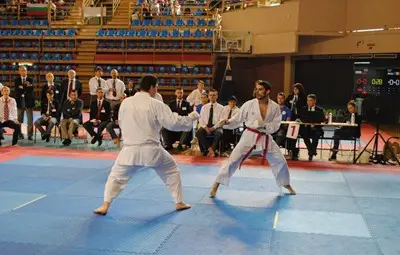 Тодор Събев (вдясно) и румънският състезател СНИМКА: БФШК