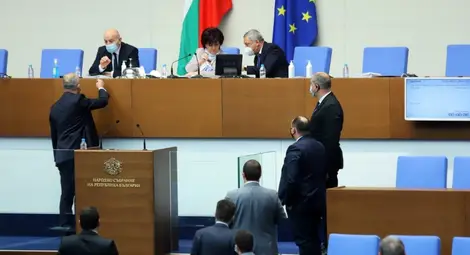 БСП поиска изслушване в НС заради убитото от ток дете, Караянчева изключи няколко микрофона