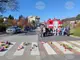 С полагане на цветя на пешеходни пътеки деца в Смолян отбелязаха Световния ден за възпоменание на жертвите на пътнотранспортни произшествия