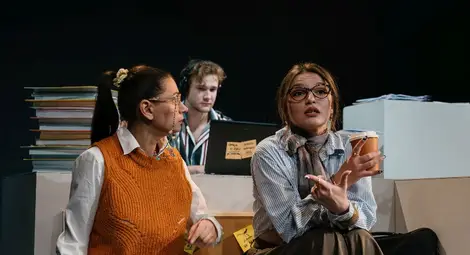 Русенският театър празнува с &bdquo;Глория&ldquo; билети на половин цена с промокод за 27 март