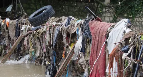 Тонове мръсотия се влива в морето на Варна