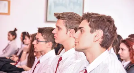 Как да защитят правата си обясни&nbsp;  съдия Николинка Чокоева  на ученици от Английската гимназия в Русе /галерия/