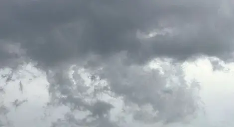 Облачно време и лек дъжд ни чакат днес Облачно време и лек дъжд ни чакат днес