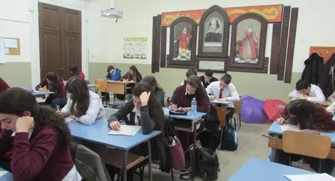 177 ученици от Русе се състезаваха  в творческо писане на английски език