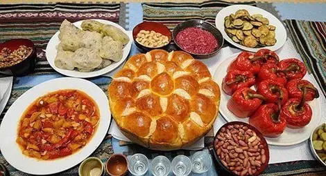 На Бъдни вечер се хапва от всичко на масата, за да ви върви през новата година На Бъдни вечер се хапва от всичко на масата, за да ви върви през новата година