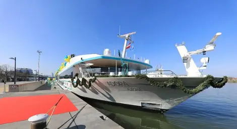 „Дунав турс“ пусна на вода новия си кораб „Адора“ „Дунав турс“ пусна на вода новия си кораб „Адора“
