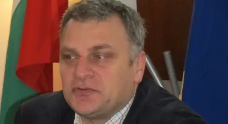 Петър Курумбашев напуска парламента Петър Курумбашев напуска парламента