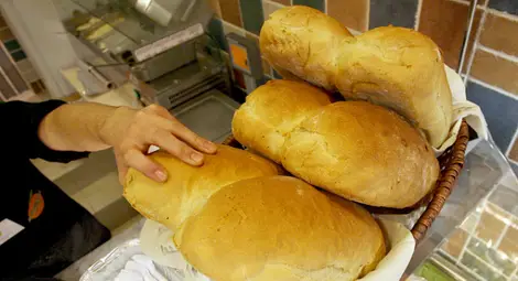 Прясно изпеченият хляб вреди на стомаха