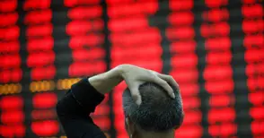 Гръцката криза обагри борсите в червено