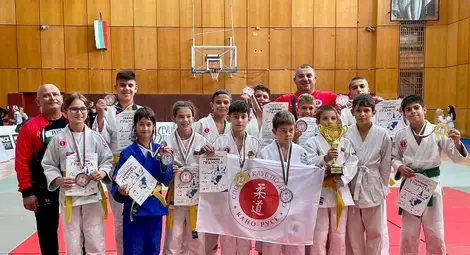 10 медала в Севлиево за джудистите на &bdquo;Кано&ldquo;