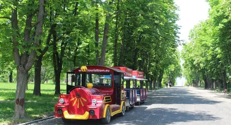 Атракционните влакчета ще се движат само в Парка на младежта Атракционните влакчета ще се движат само в Парка на младежта