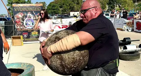 Теглене на 11-тонен камион, носене на кобилицата с тегло 350 кг. и други впечатляващи изпитания в силовото шоу  &bdquo;Strongest men show&ldquo; в Русе /галерия/