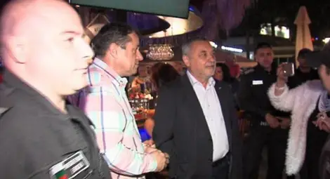 Откриха нарушители и сред варненските заведения по плажа Откриха нарушители и сред варненските заведения по плажа