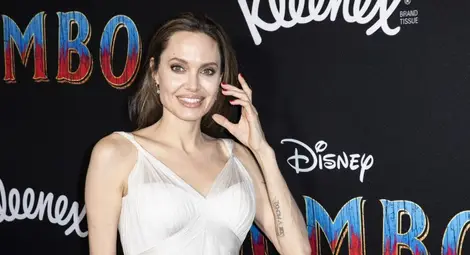 Програма на Анджелина Джоли за обучение на младите хора при пандемията