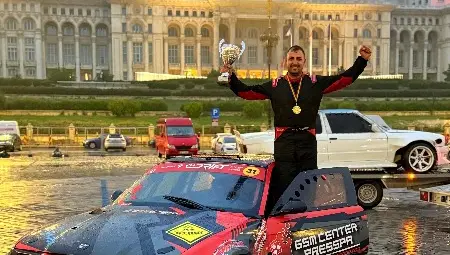 Преслав Чолаков с бронзовата купа от първия кръг на RoDrift.