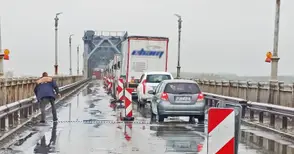 Започна монтажът на плътна стоманобетонна преграда в следващия участък от Дунав мост