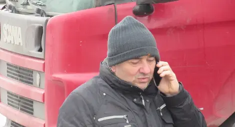 Директорът на &bdquo;Топлофикация&ldquo; Севдалин Желев дойде малко след сигнала за аварията.                                          Снимка: БГНЕС