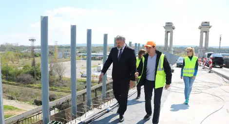 Около Великден: Очаква се преминаването на 4000-5000  леки коли дневно през Дунав мост