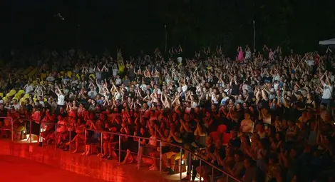 Рок машината потегли! Б.Т.Р. и &bdquo;Ахат&ldquo; с мощен старт на турнето в Русе