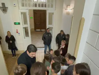 Президентът на БФС Георги Иванов подари футболни топки  на учениците от най-старото русенско училище