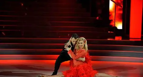 Део напусна Dancing Stars, Стелла шокира журито с непристоен жест