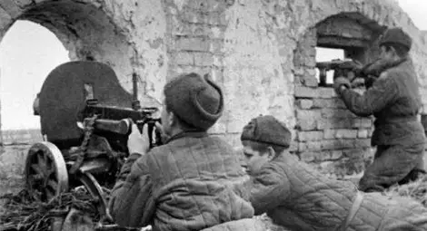 Волгоград днес отново носи името Сталинград Волгоград днес отново носи името Сталинград