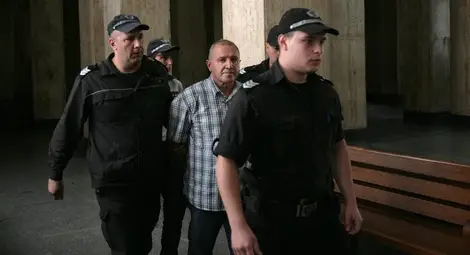 Задържаният за убийство управител на Фонд "Научни изследвания" остава в ареста /галерия/