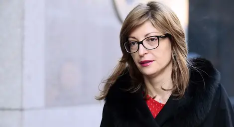 Не гоним румънците да ги стигнем, а да изпълним препоръките на Брюксел, обяви Захариева