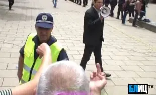 Депутат в лицето на протестъри: "Атака, победа!" Те отвръщат: "Турски мекерета!"