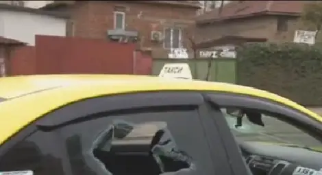 Нова зверска агресия на пътя! Пребиха с бухалка таксиджия в София 