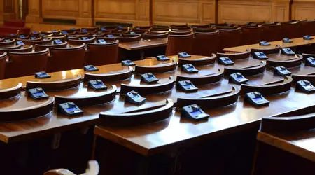 Вотът на недоверие - удобен и за управляващи, и за опозиция