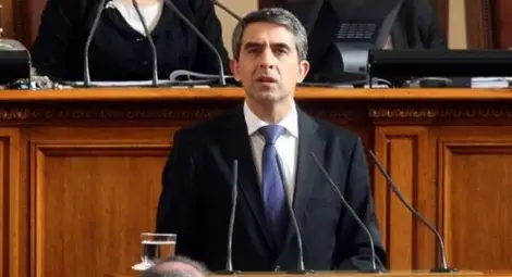 Плевнелиев насрочва местните избори на 25 октомври Плевнелиев насрочва местните избори на 25 октомври