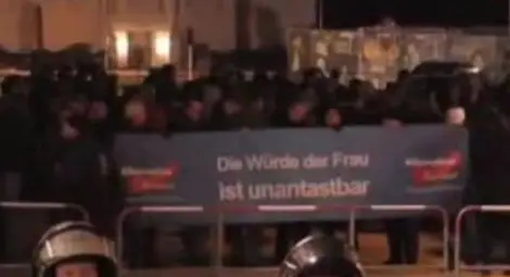 Масов бой на шествие срещу бежанците в Потсдам! Масов бой на шествие срещу бежанците в Потсдам!