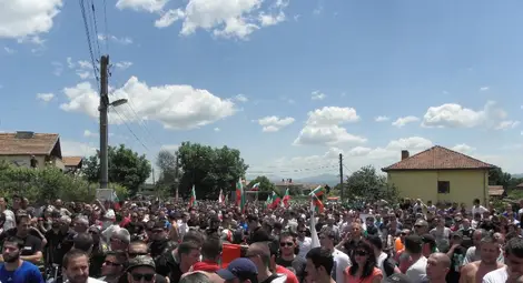 Митингът в Гърмен приключи, напрежението остава - ОБОБЩЕНИЕ Митингът в Гърмен приключи, напрежението остава - ОБОБЩЕНИЕ