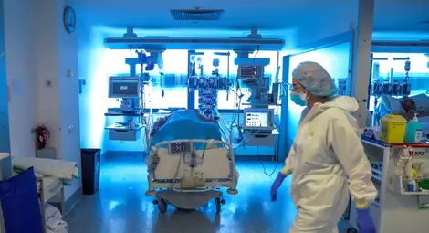 НЗОК и БЛС решават дали пътеката за лекуване на COVID-19 да стане 1200 лв.