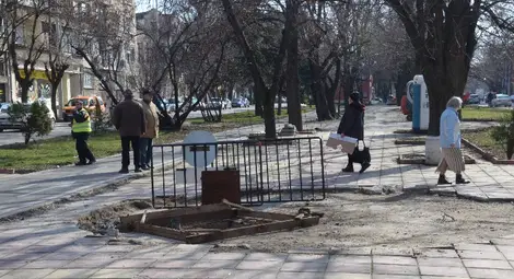 Ремонтират алеята по &bdquo;Цар Освободител&ldquo;