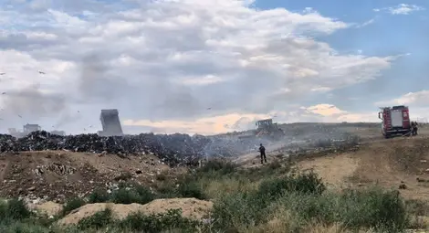 Специализирани екипи овладяха малък пожар в регионалното депо за отпадъци на Русе Специализирани екипи овладяха малък пожар в регионалното депо за отпадъци на Русе