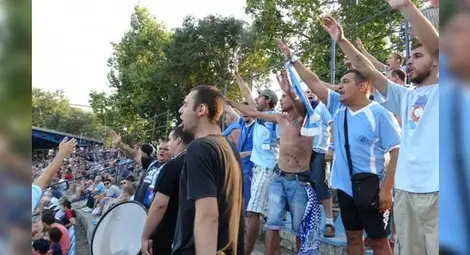 Феновете избират през  януари новата си управа