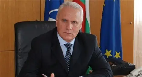 Министърът на отбраната уволни шефа на „Военна информация“ заради старите кадри в службата Министърът на отбраната уволни шефа на „Военна информация“ заради старите кадри в службата