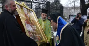 Десетки миряни посрещнаха чудотворната света Богородица Скоропослушница