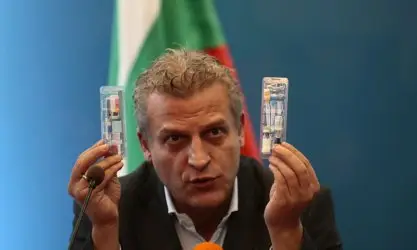 Здравният министър ще се отчита два пъти годишно за ваксините пред парламента